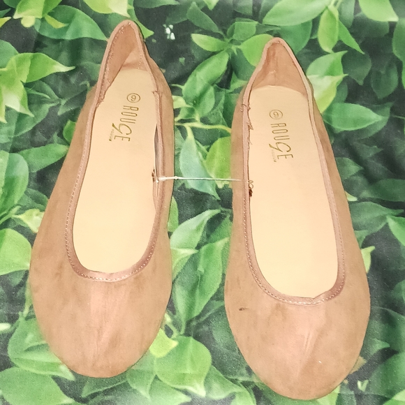 Rouge Helium Flats Tan/Cream Color Size 9 (39) - Picture 2 of 3